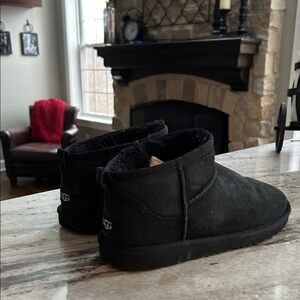 UGG Black Kids Slippers